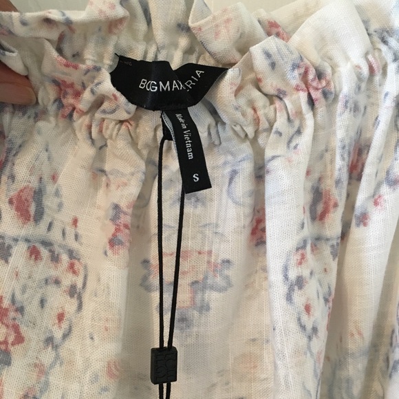 BCBGMaxAzria off the shoulder linen top - NWT - Picture 5 of 7